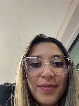 Snapshot of Isabella_Varella chatting on 09/13/25, 01:27 Isabella Varella online show from 09/13/25, 01:27