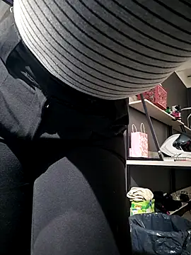 Snapshot of Isabella_Varella chatting on 09/18/25, 12:51 Isabella Varella online show from 09/18/25, 12:51