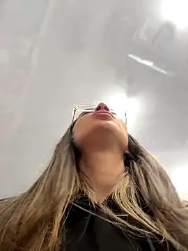 Snapshot of Isabella_Varella chatting on 10/18/25, 01:08 Isabella Varella online show from 10/18/25, 01:08