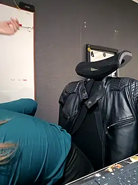 Snapshot of Isabella_Varella chatting on 10/21/25, 01:01 Isabella Varella online show from 10/21/25, 01:01