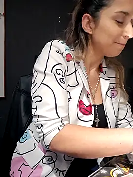 Snapshot of Isabella_Varella chatting on 10/22/25, 12:38 Isabella Varella online show from 10/22/25, 12:38