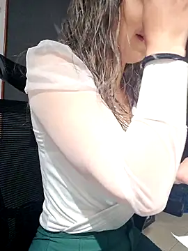 Snapshot of Isabella_Varella chatting on 10/29/25, 12:29 Isabella Varella online show from 10/29/25, 12:29