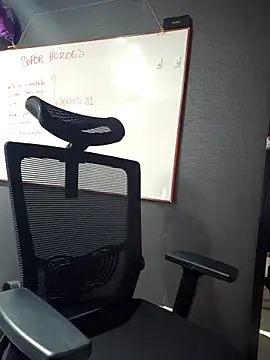 Snapshot of Isabella_Varella chatting on 11/05/25, 12:27 Isabella Varella online show from 11/05/25, 12:27