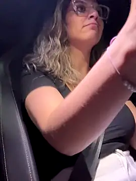 Snapshot of Isabella_Varella chatting on 11/08/25, 01:50 Isabella Varella online show from 11/08/25, 01:50