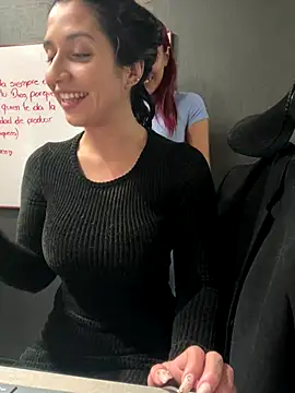 Snapshot of Isabella_Varella chatting on 11/11/25, 12:38 Isabella Varella online show from 11/11/25, 12:38