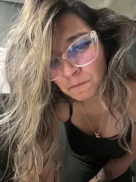 Snapshot of Isabella_Varella chatting on 11/18/25, 12:38 Isabella Varella online show from 11/18/25, 12:38