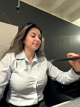 Snapshot of Isabella_Varella chatting on 12/01/25, 12:32 Isabella Varella online show from 12/01/25, 12:32