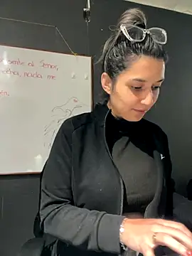 Snapshot of Isabella_Varella chatting on 12/04/25, 12:14 Isabella Varella online show from 12/04/25, 12:14