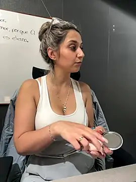 Snapshot of Isabella_Varella chatting on 12/15/25, 12:53 Isabella Varella online show from 12/15/25, 12:53