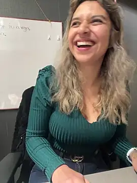 Snapshot of Isabella_Varella chatting on 12/18/25, 01:28 Isabella Varella online show from 12/18/25, 01:28