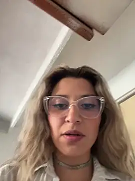 Snapshot of Isabella_Varella chatting on 01/05/26, 05:27 Isabella Varella online show from 01/05/26, 05:27