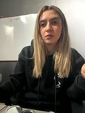 Snapshot of Isabella_Varella chatting on 01/09/26, 01:03 Isabella Varella online show from 01/09/26, 01:03