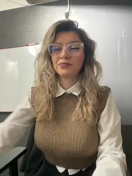 Snapshot of Isabella_Varella chatting on 02/02/26, 12:59 Isabella Varella online show from 02/02/26, 12:59