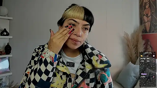 Snapshot of Saraa_Desiree chatting on 09/11/25, 12:38 Saraa Desiree online show from 09/11/25, 12:38