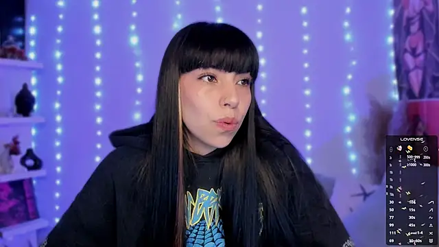 Snapshot of Saraa_Desiree chatting on 11/29/25, 02:14 Saraa Desiree online show from 11/29/25, 02:14