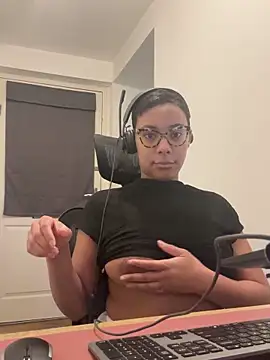 Snapshot of Melia_Rayne chatting on 01/07/26, 12:07 Melia Rayne online show from 01/07/26, 12:07