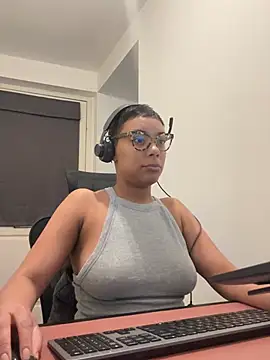 Snapshot of Melia_Rayne chatting on 02/02/26, 12:15 Melia Rayne online show from 02/02/26, 12:15