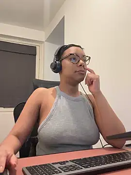 Snapshot of Melia_Rayne chatting on 02/09/26, 12:09 Melia Rayne online show from 02/09/26, 12:09