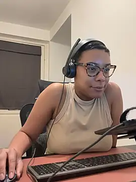 Snapshot of Melia_Rayne chatting on 02/10/26, 10:52 Melia Rayne online show from 02/10/26, 10:52