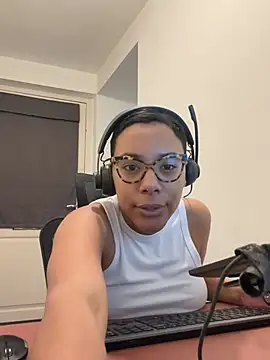 Snapshot of Melia_Rayne chatting on 02/12/26, 10:43 Melia Rayne online show from 02/12/26, 10:43