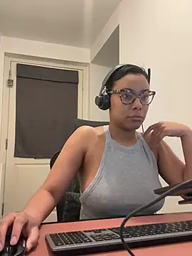 Snapshot of Melia_Rayne chatting on 02/16/26, 11:06 Melia Rayne online show from 02/16/26, 11:06