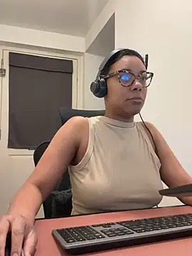 Snapshot of Melia_Rayne chatting on 02/17/26, 10:45 Melia Rayne online show from 02/17/26, 10:45