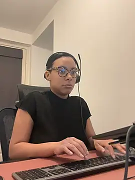 Snapshot of Melia_Rayne chatting on 02/27/26, 10:26 Melia Rayne online show from 02/27/26, 10:26