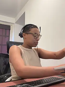 Melia Rayne online show from 04/24/26, 09:23