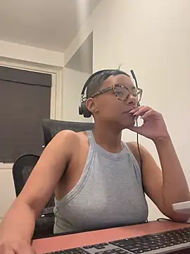 Snapshot of Melia_Rayne chatting on 04/27/26, 12:25 Melia Rayne online show from 04/27/26, 12:25