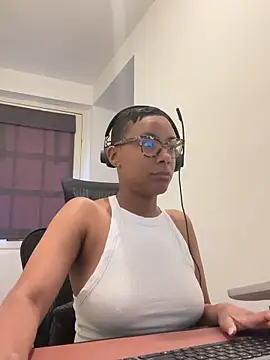 Snapshot of Melia_Rayne chatting on 05/06/26, 09:36 Melia Rayne online show from 05/06/26, 09:36