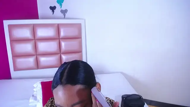 Snapshot of tiny_sarah1 chatting on 10/29/25, 03:36 tiny sarah1 online show from 10/29/25, 03:36