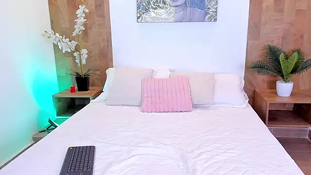 isabella winkler online show from 12/14/25, 04:01