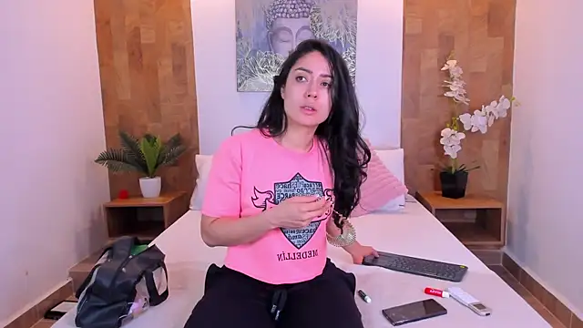 isabella winkler online show from 03/13/26, 10:33