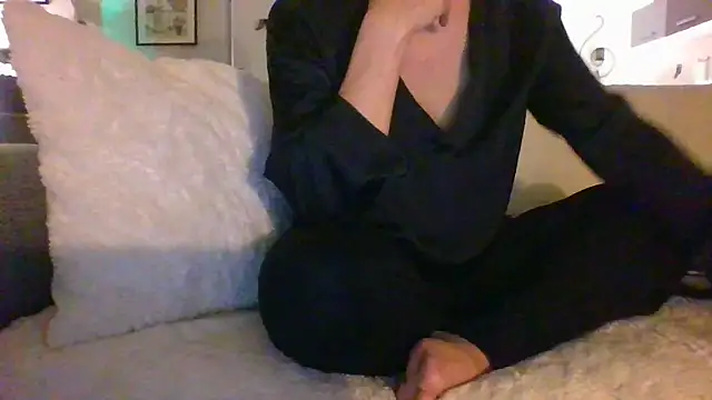 Valentinette online show from 12/13/25, 08:36