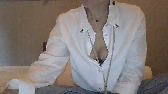 Valentinette online show from 02/01/26, 04:16