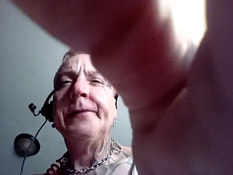 Snapshot of BADCOMPANY123 chatting on 09/10/25, 04:51 BADCOMPANY123 online show from 09/10/25, 04:51