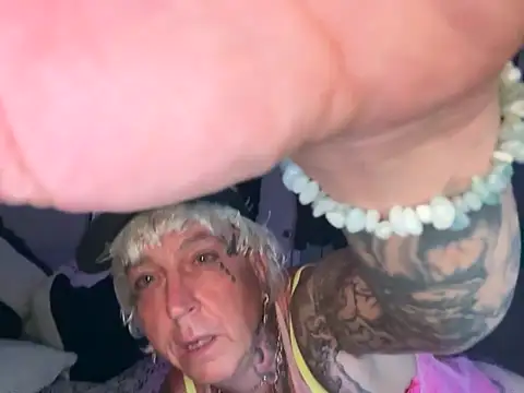 Snapshot of BADCOMPANY123 chatting on 09/24/25, 06:50 BADCOMPANY123 online show from 09/24/25, 06:50