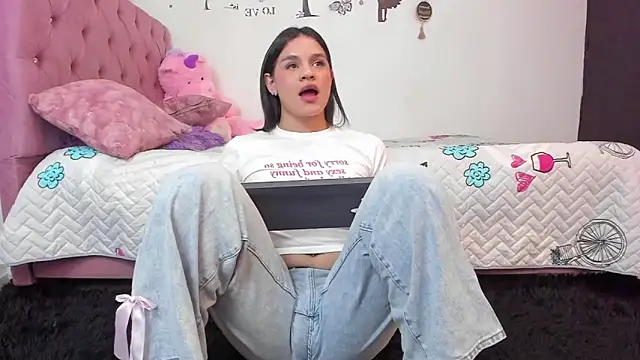 Moonroxe  online show from 12/22/25, 07:55