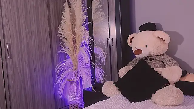 ErosKhaos online show from 04/18/26, 09:37