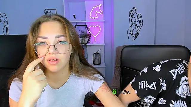 kiki swan online show from 09/25/25, 05:44