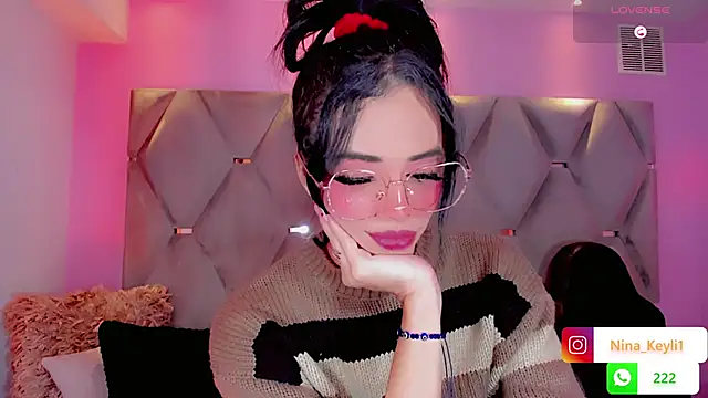 Snapshot of Nina_Keyli chatting on 11/21/25, 09:57 Nina Keyli online show from 11/21/25, 09:57