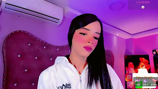 Snapshot of Nina_Keyli chatting on 12/03/25, 09:13 Nina Keyli online show from 12/03/25, 09:13