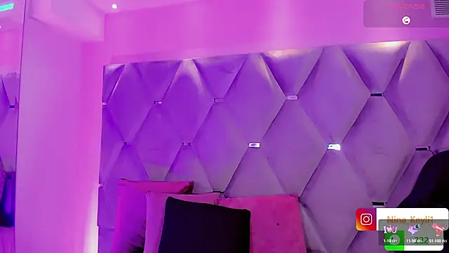 Snapshot of Nina_Keyli chatting on 12/15/25, 07:40 Nina Keyli online show from 12/15/25, 07:40