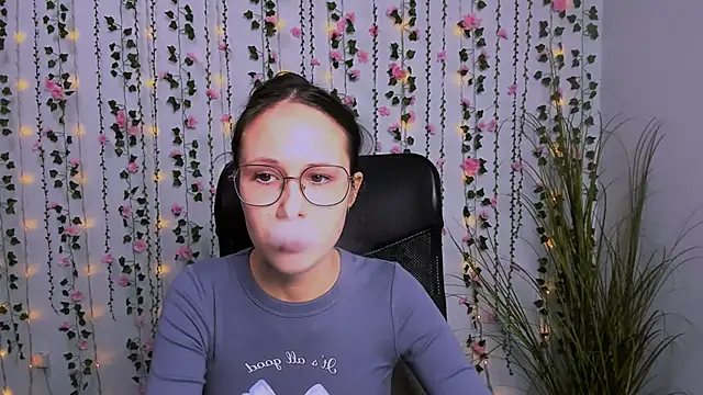 Snapshot of mona_cloud chatting on 03/21/25, 09:45 mona cloud online show from 03/21/25, 09:45