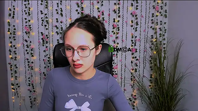 Snapshot of mona_cloud chatting on 03/21/25, 03:57 mona cloud online show from 03/21/25, 03:57