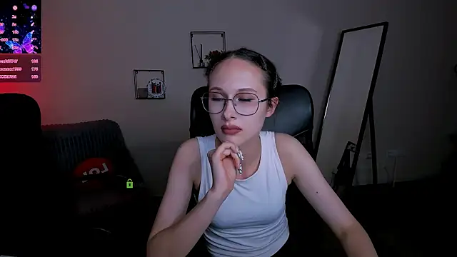 Snapshot of mona_cloud chatting on 09/10/25, 10:43 mona cloud online show from 09/10/25, 10:43