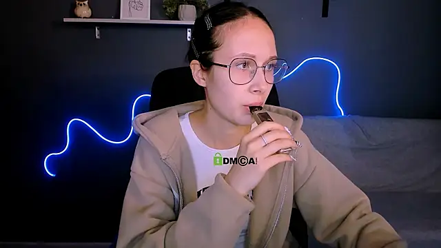 Snapshot of mona_cloud chatting on 09/24/25, 07:28 mona cloud online show from 09/24/25, 07:28