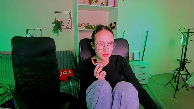 Snapshot of mona_cloud chatting on 10/05/25, 11:35 mona cloud online show from 10/05/25, 11:35