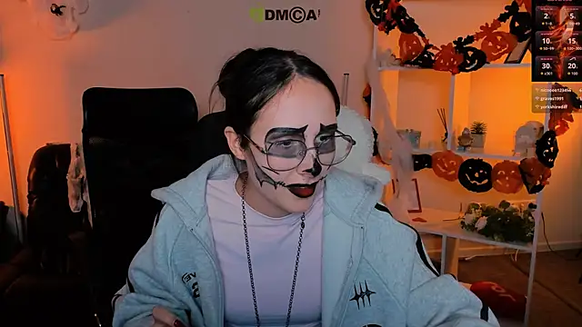 Snapshot of mona_cloud chatting on 10/25/25, 01:13 mona cloud online show from 10/25/25, 01:13