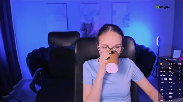 Snapshot of mona_cloud chatting on 11/23/25, 12:10 mona cloud online show from 11/23/25, 12:10